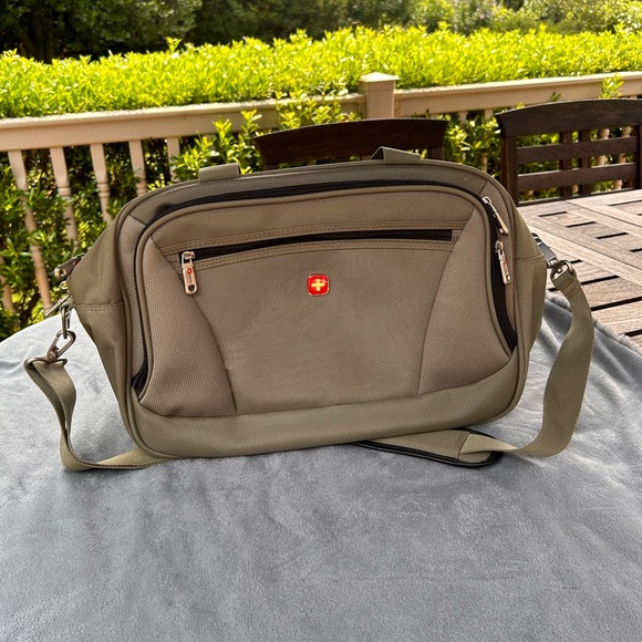 SwissGear Wenger Army Green Satchel Bag Like New - Picture 5 of 10